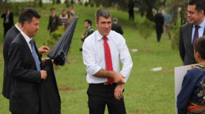 Yeni Zelandalı Bakan Barış Ormanı'na Fidan Dikti