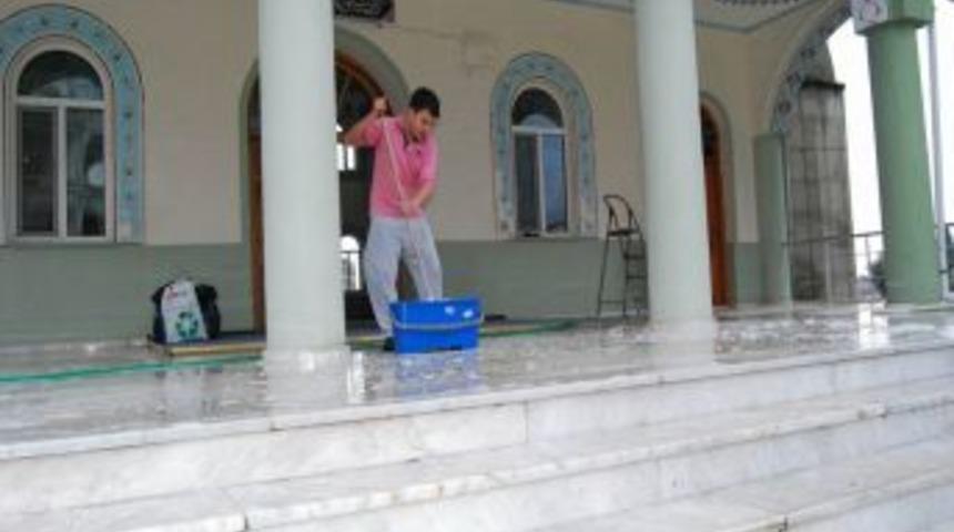 Kadık&ouml;y'de Camiler Pırıl Pırıl Olacak