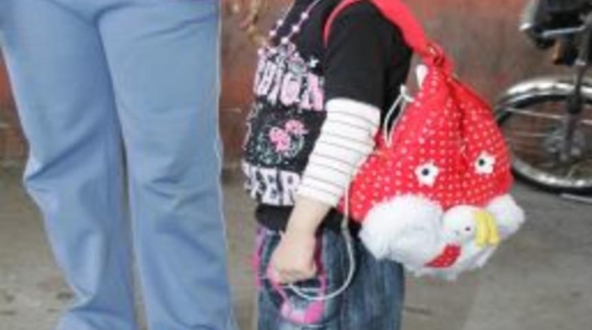 Minik Kalbi &Ccedil;antasıyla &Ccedil;arpıyor