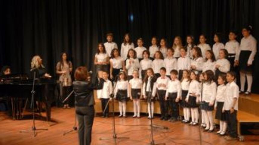 &Ccedil;ocuk M&uuml;zisyenler B&uuml;y&uuml;ledi