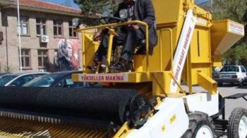 Haşhaş Hasat Makinesi &Ccedil;ift&ccedil;iye Tanıtıldı