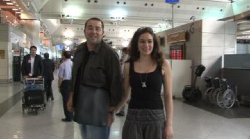 Ata Demirer ve eşi balayına Maldivler'e gitti