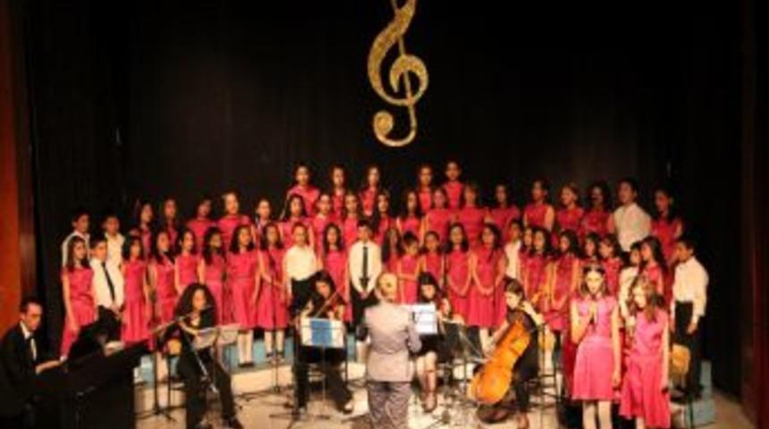 Belediye &ccedil;ocuklara şenlik havasında bir bayram yaşattı