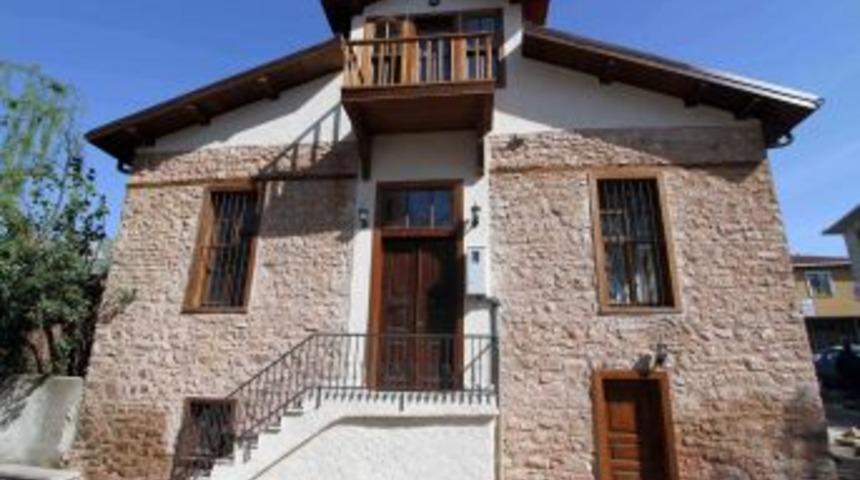 Tarihi Yapı G&uuml;n Y&uuml;z&uuml;ne &Ccedil;ıktı