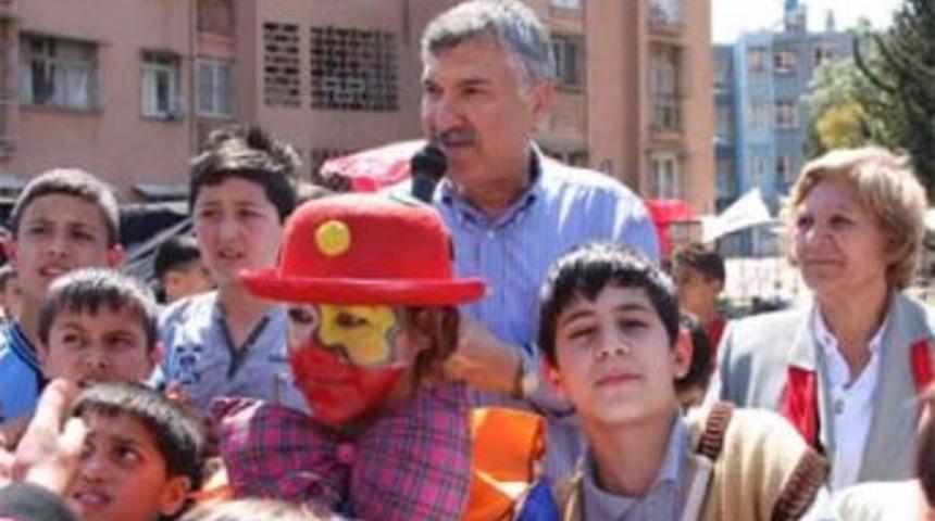 CHP Adana'da 23 Nisan kutlaması
