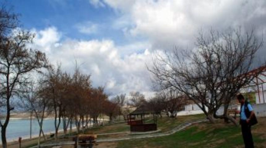 &Ccedil;elebibağı Belediyesi Aile Plajını Yaz Mevsimine Hazırlıyor