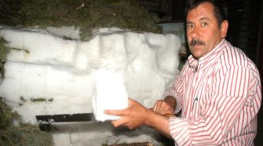 Ge&ccedil;imini kar satarak sağlıyor