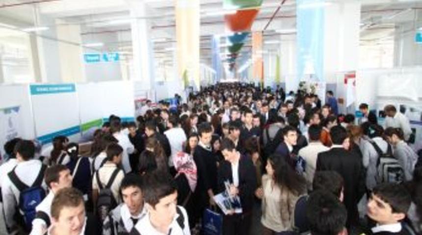 &Uuml;niversiteler B&Uuml;TEF'le liselilerin ayağına geldi