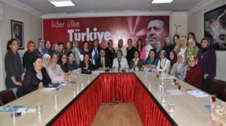 Başkan Karabalık Kadın Kollarını Ziyaret Etti