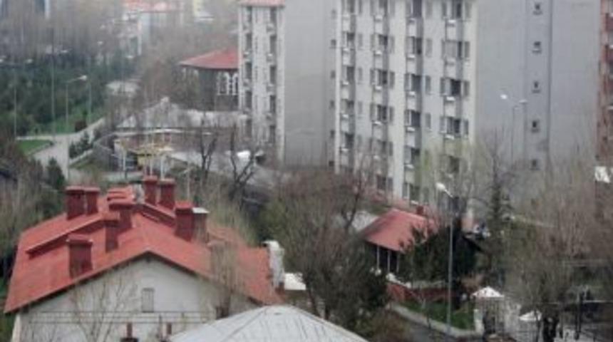 Kars 14. Piyade Tugay Komutanlığı lojmanlarında arama yapılıyor