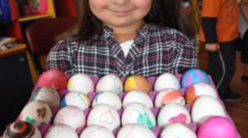 Sorumluluk duyguları gelişsin diye pişmemiş yumurtayı eve g&ouml;t&uuml;r&uuml;p getiriyorlar