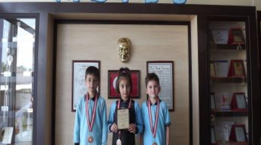 Resimleriyle &ouml;d&uuml;l aldılar