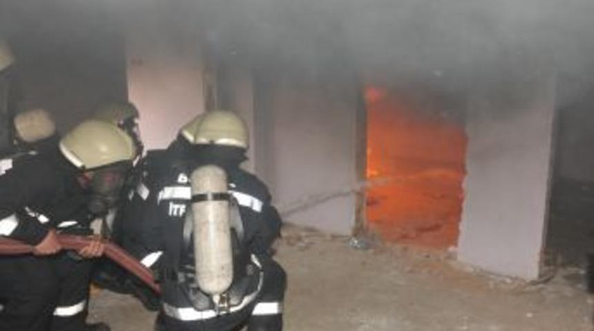 Meslek lisesi &ouml;ğrencileri yangın s&ouml;nd&uuml;rd&uuml;