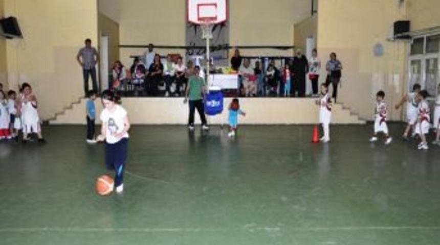 Minik Basket&ccedil;iler 23 Nisan Madalyalarını Kaptı