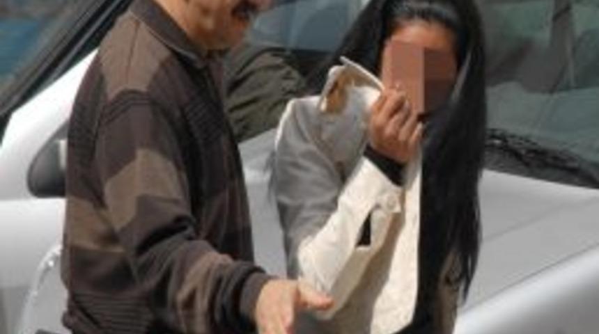 Yaşından &Ccedil;ok Su&ccedil; Kaydı Bulunan Kız Yine Yakalandı