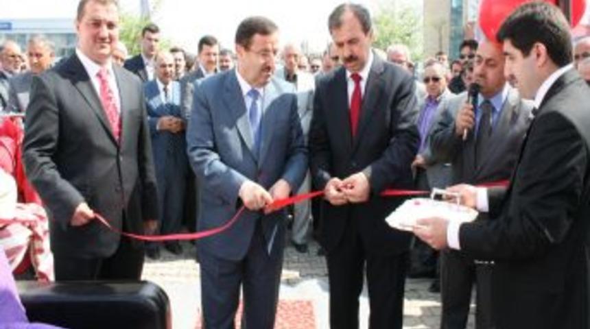 Öğrenciler yararına düzenlenen kermes yoğun ilgi gördü