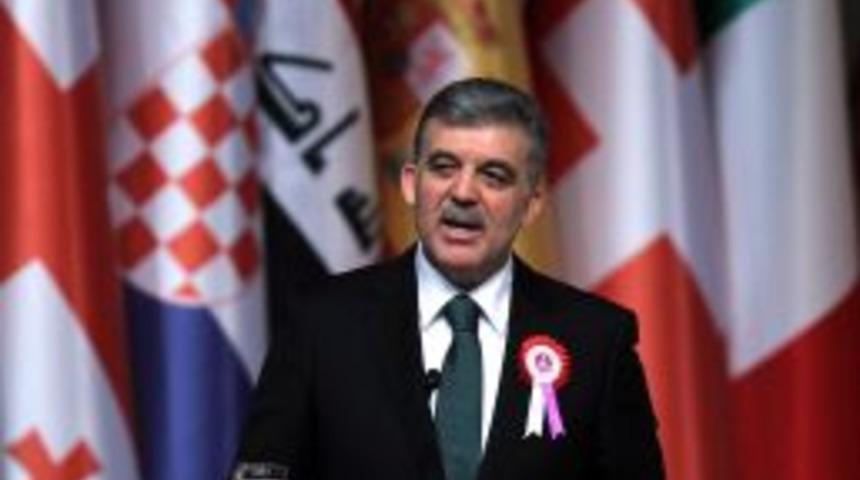 Cumhurbaşkanı G&uuml;l: Yeni anayasa esnek ve &ouml;zg&uuml;rl&uuml;k&ccedil;&uuml; olmalı