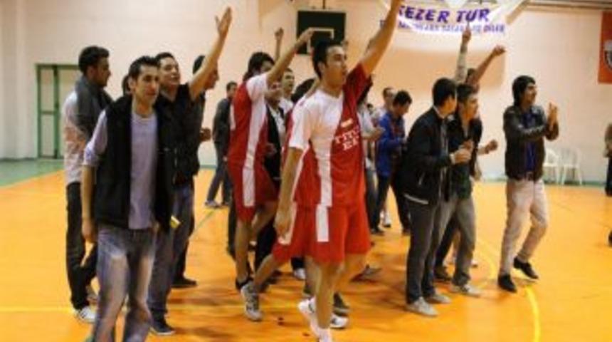 Yenişehir'de Voleybol Turnuvası Sona Erdi