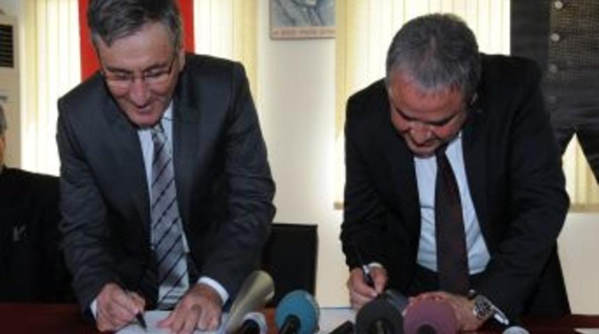 Konyaaltı Belediyesi 118 iş&ccedil;inin yevmiyesine zam yaptı