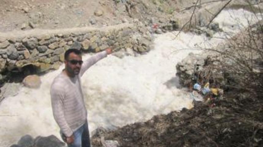 Dere Yataklarındaki İstinat Duvarları Çöktü