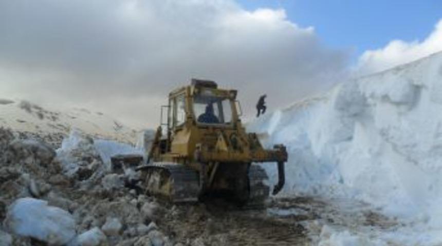 Sarıveliler'de Yayla Yolları Ulaşıma A&ccedil;ılıyor
