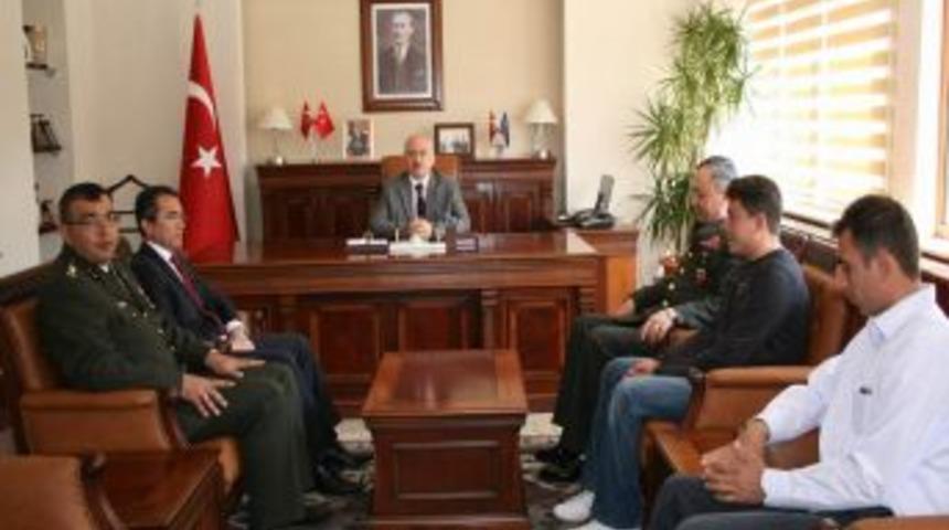 Vali Barut'tan Mal&uuml;l Gazi Ramazan G&uuml;neşe  Rozet