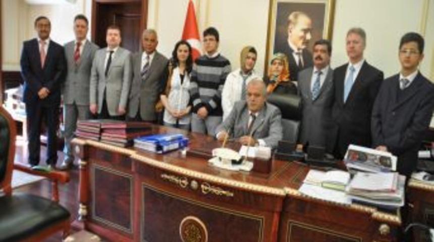 Ygs'de Başarılı Olan &Ouml;ğrenciler İl Y&ouml;neticilerini Ziyaret Etti