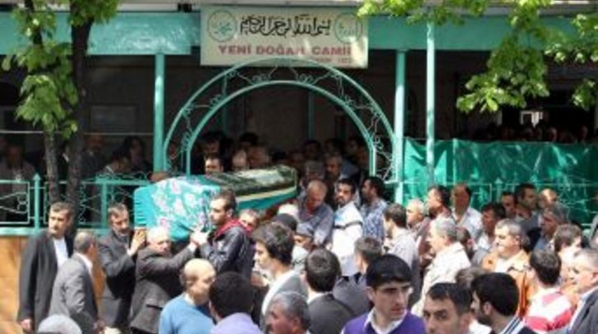 Kazada &Ouml;len İmam Ve Ailesi Toprağa Verildi