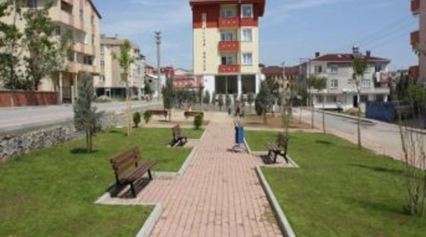 &Ccedil;ayırova Belediyesi Parkların Genel Bakımlarını Ve Temizliğini Yapıyor