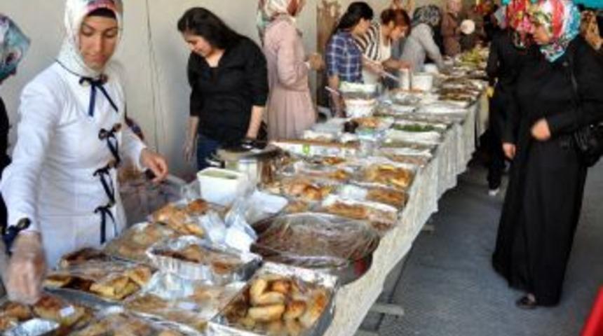 UMUT-DER, ihtiya&ccedil; sahibi &ouml;ğrenciler yararına kermes d&uuml;zenledi