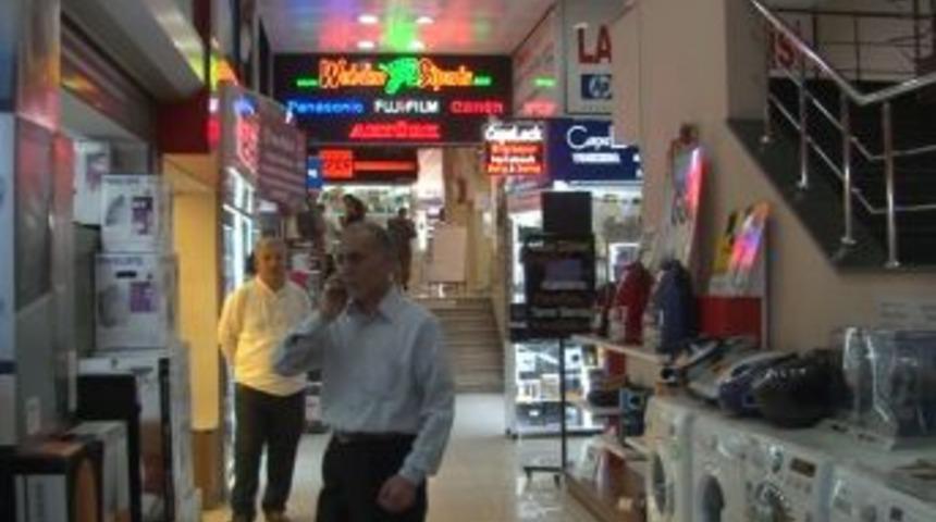 Sirkeci esnafından AVM&rsquo;lere karşı ucuzluk kampanyası