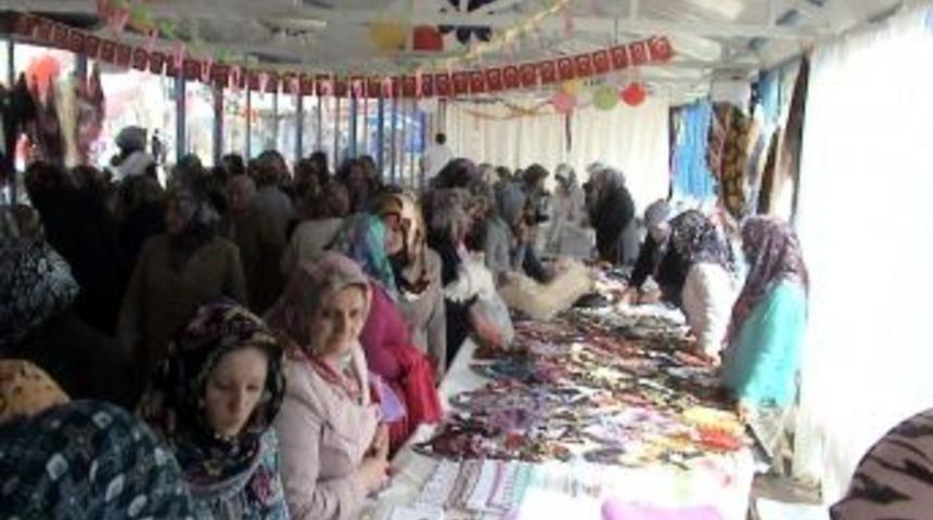 Boz&uuml;y&uuml;k'te Okul Yararına Kermes