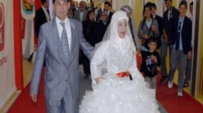 Kayseri mobilya fuarı, nikah t&ouml;reniyle a&ccedil;ıldı