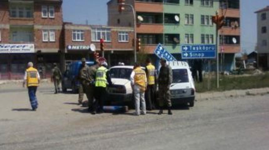 Kastamonu Taşk&ouml;pr&uuml;'de Trafik Kazası 6 Yaralı