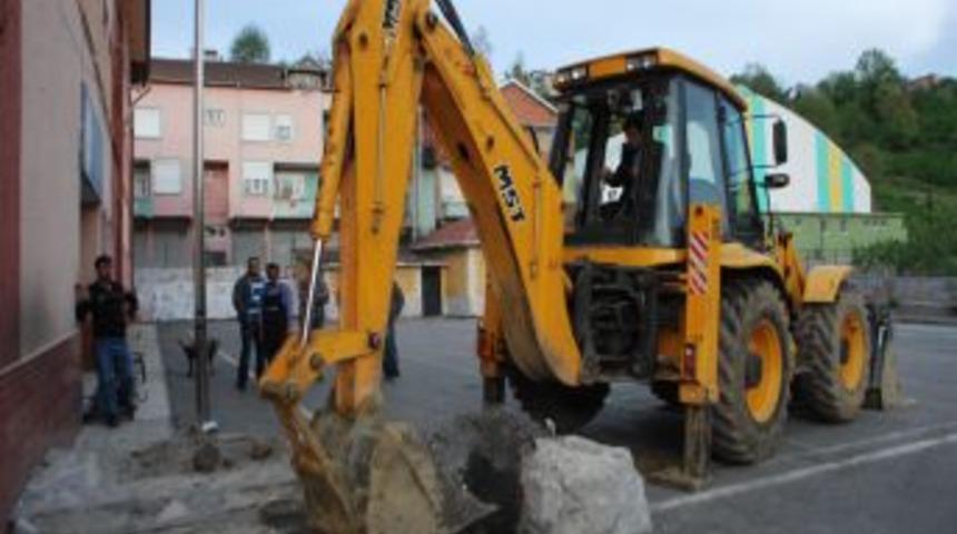 O hem belediye başkanı hem kep&ccedil;e operat&ouml;r&uuml;