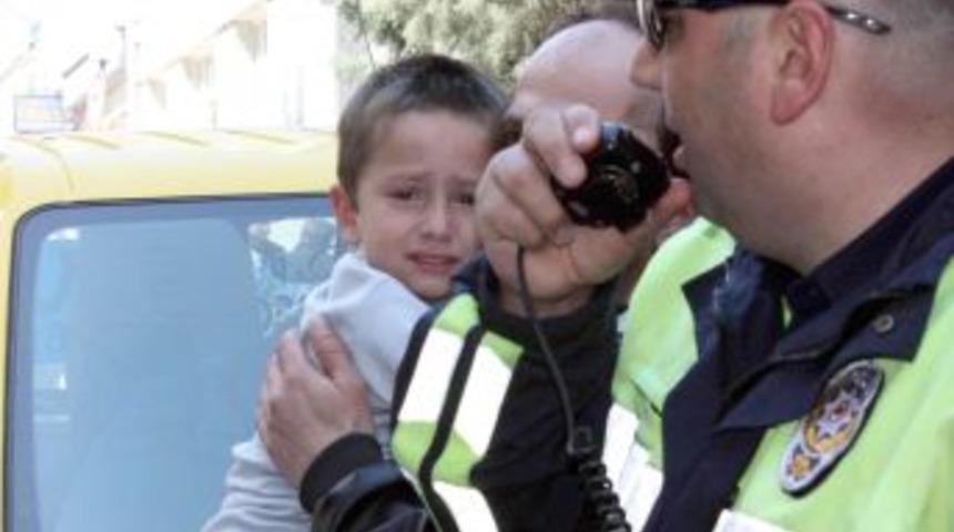 Eşini, &ccedil;ocuğunun g&ouml;z&uuml; &ouml;n&uuml;nde bı&ccedil;aklayan koca tutuklandı