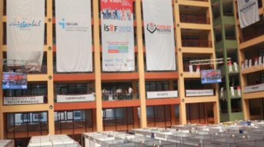 Vatandaşlar, iş ve iş&ccedil;iyi Esenler'de bulacak