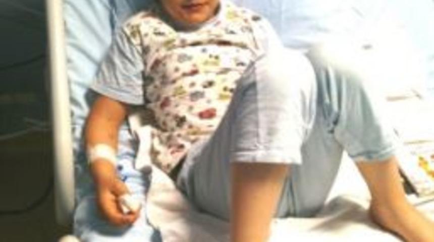 Yaşam m&uuml;cadelesini kazanan k&uuml;&ccedil;&uuml;k &ccedil;ocuğun ilk isteği dondurma oldu