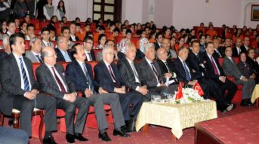 İstanbul'un eski valileri &ouml;ğrencilerle buluştu