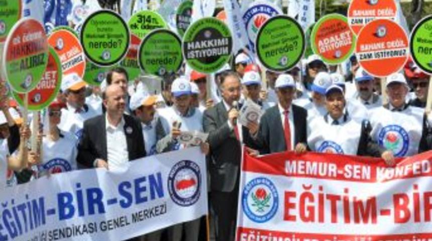 Eğitim-Bir-Sen'den ek &ouml;deme eylemi