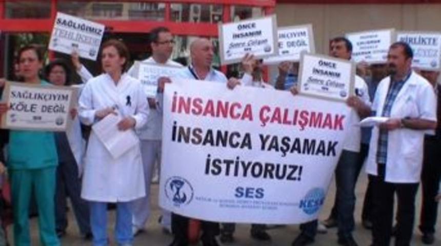 Sağlık &ccedil;alışanlarından 'tuvalet' eylemi