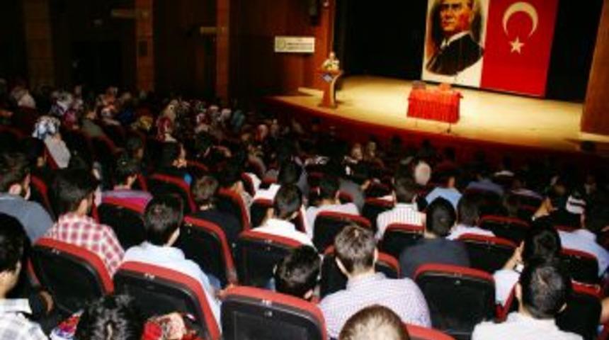 "Peygamber Efendimiz'i en iyi anlatan Kuran-ı Kerimdir"