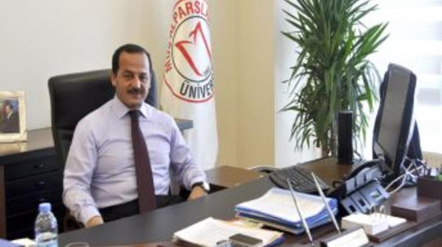 Rekt&ouml;r İnan&ccedil;: &Ouml;ğrencilerde 'boşuna okuyoruz' algısı oluşacak