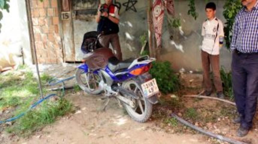 Eski eşini ve bir erkeği &ouml;ld&uuml;ren şahıs intihar girişiminde bulundu