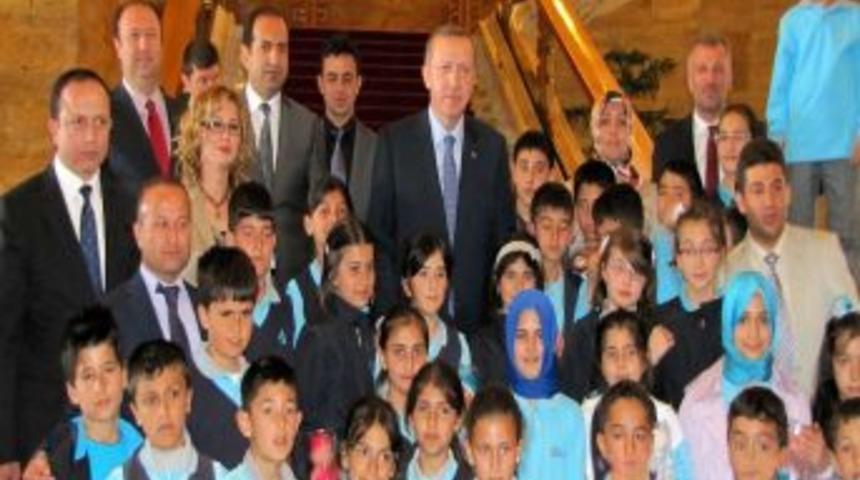 Erciş &Ouml;zel Serhat İlk&ouml;ğretim Okulu &ouml;ğrencileri, Başbakan Erdoğan'la buluştu