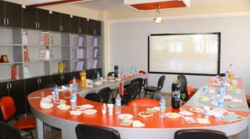 G&uuml;lnar'da k&uuml;t&uuml;phane a&ccedil;ıldı