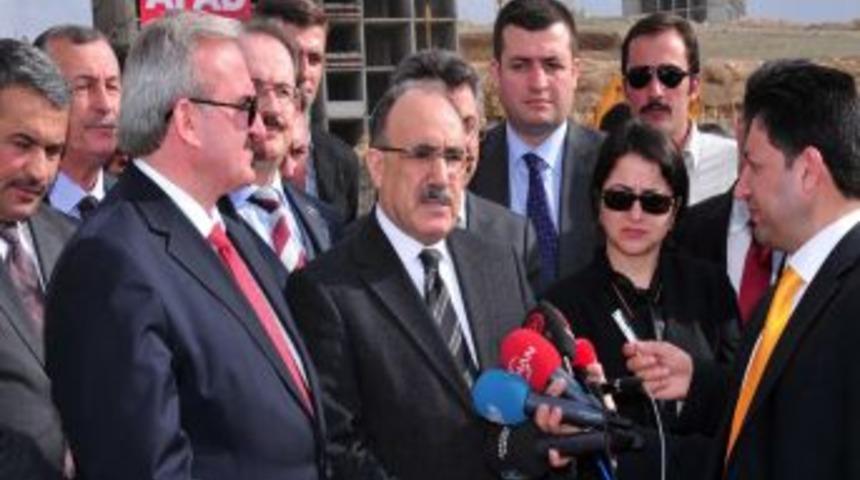 Beşir Atalay, kalıcı konutlarda incelemelerde bulundu