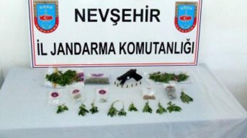 Jandarma Esrar Ve Kenevir Ele Ge&ccedil;irdi