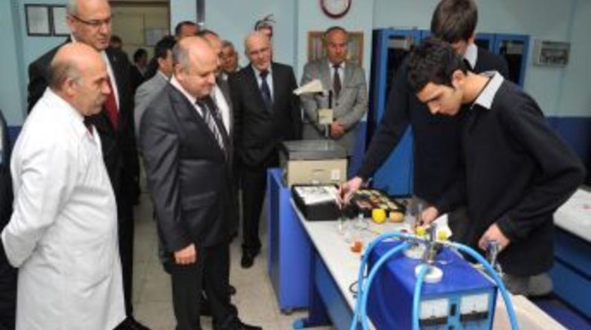 Fen Lisesi &Ouml;ğrencilerinin Bilimsel Sergisini Vali A&ccedil;tı