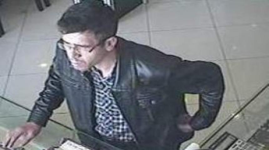 Hırsızlar &Ouml;nce G&uuml;venlik Kamerasına, Sonra Polise Yakalandı